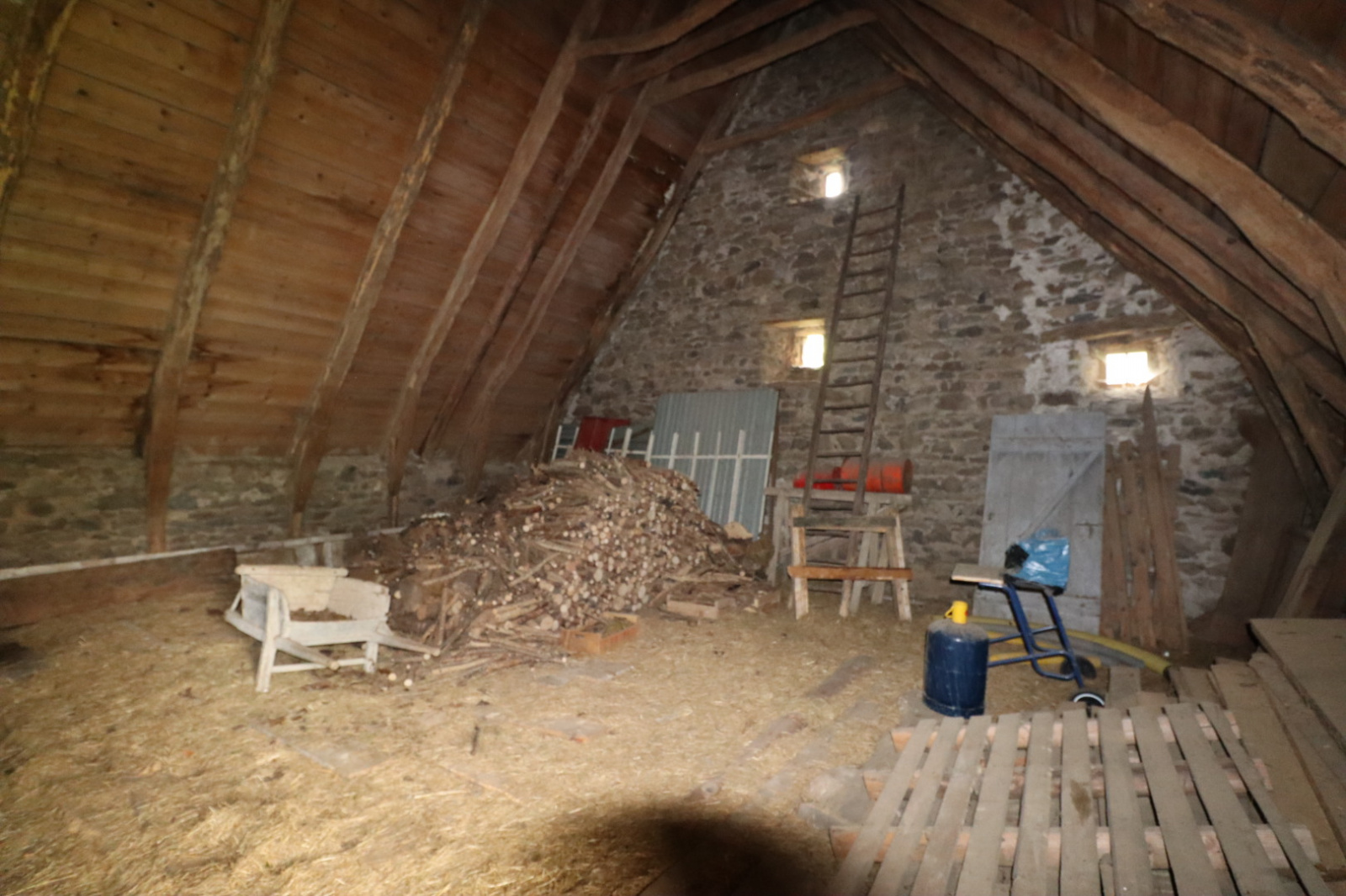 Image_, Ferme, Saint-Sauves-d'Auvergne, ref :AHD595